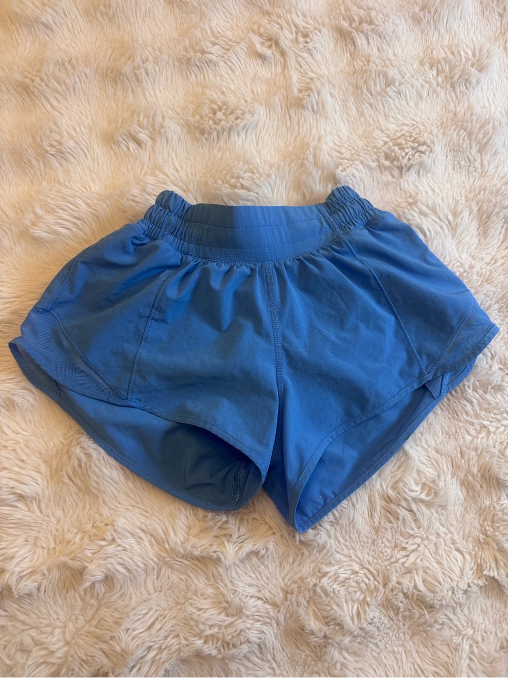 Rare Lululemon Hotty Hot Low-Rise Lined Short 2.5"
Pool Party 🩵💙